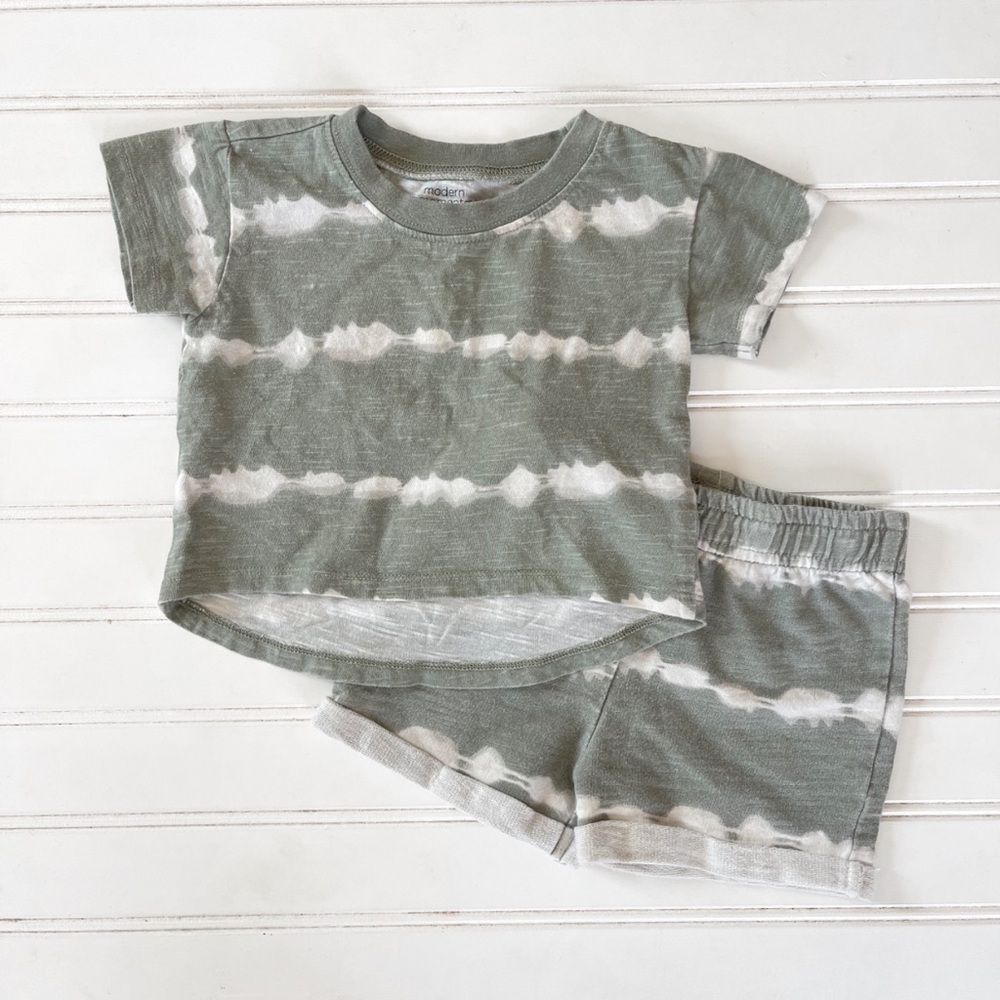 EUC Boys Dusty Sage Green Tie Dye Summer Top Elastic Waist Shorts Comfy Play Set
